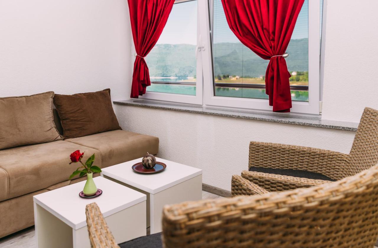 Apartmani Markesic Ramsko Jezero Prozor Exteriér fotografie