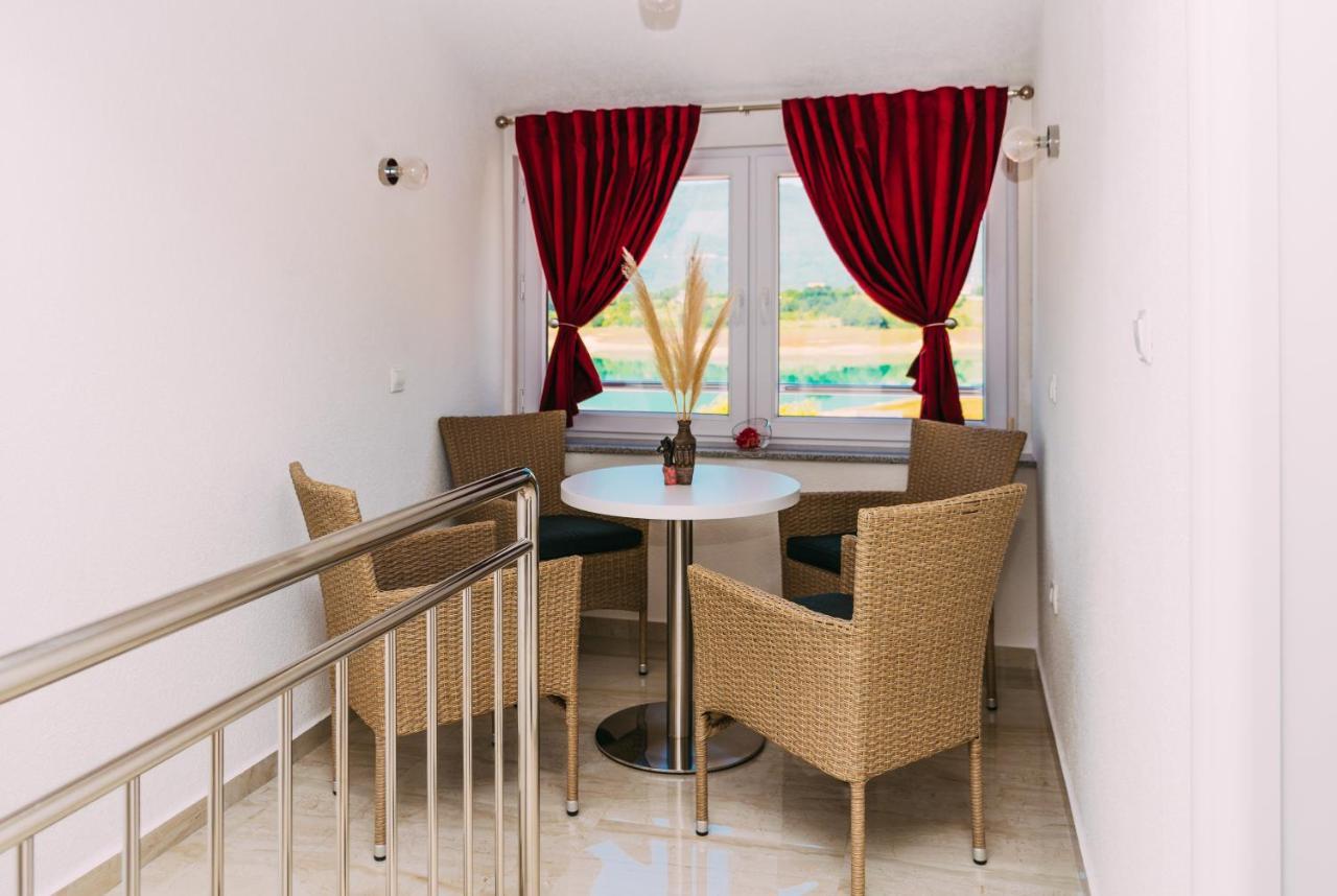 Apartmani Markesic Ramsko Jezero Prozor Exteriér fotografie